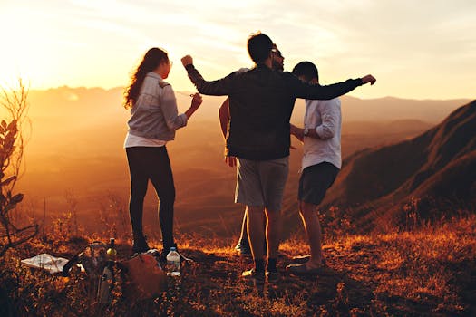 group of friends enjoying a hike